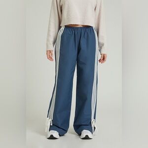 PacSun Navy Wide-Leg Track Pants with White Side Stripes, Small